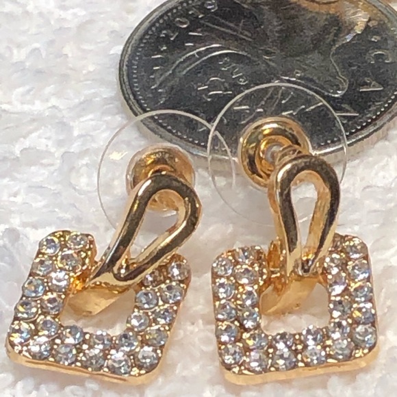 Light Gold rhinestone earrings NWOT- shiny SQUARES - Picture 1 of 9